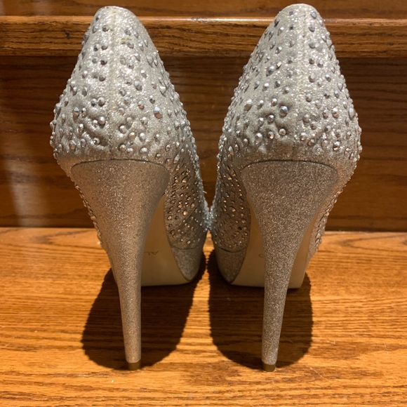 Shoes - Picture 5 of 6